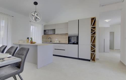 Stunning Home In Fazana