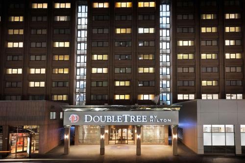 a building with a doble tree krow sign in front at DoubleTree by Hilton Glasgow Central in Glasgow