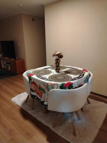 a table in a room with a bath tub on a rug at Depa en Comas in Lima