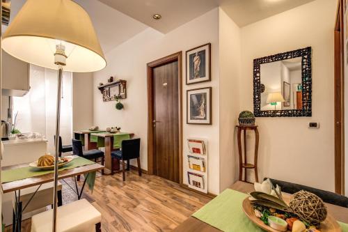 a living room with a table and a mirror at Trastevere Rooms in Rome