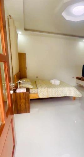 a small bedroom with a bed in a room at The Avenue Hotel and Event Center in Manaoag