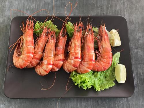 a plate of shrimp with lettuce and other vegetables at Palms Villa in Negombo