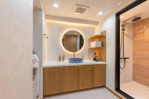 a bathroom with a sink and a mirror at Hotel EN-YO in Tokyo