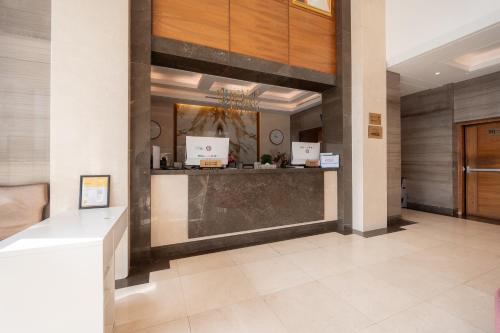 a lobby with a reception desk in a building at Weekend Hotel Sari in Jeddah