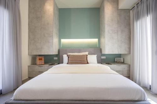Modern Studio in Exarchia l Private Balcony