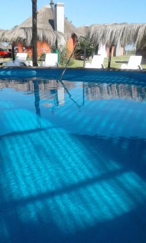 Der Swimmingpool an oder in der Nähe von Termas Sol Y Luna
