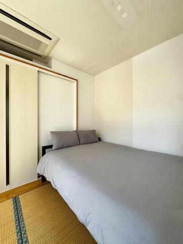 a bedroom with a large white bed in it at NUPURI in Otaru
