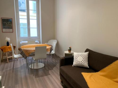 Charming air-conditioned apartment-Prime location in old Nice
