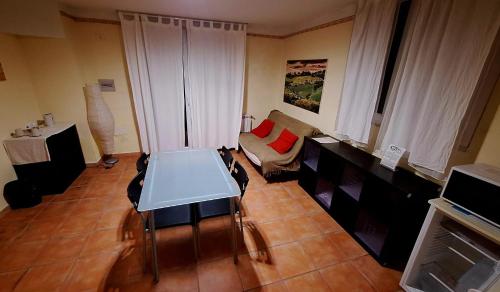 a living room with a table and a couch at B&B Nuova Loggia in Fabriano