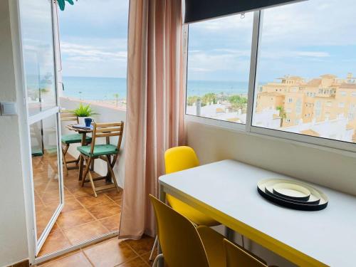 Soleado apartamento reformado 2 hab. en Playamar