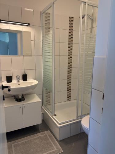 a bathroom with a shower and a sink at Ferienwohnung Amseltraum in Seeboden