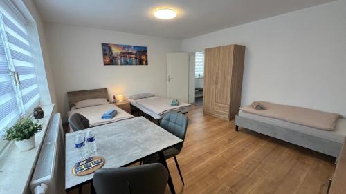 a room with a table and a bed and a room with a dining table at Gästezimmer Fateev 4 in Senden