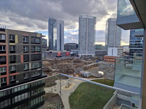 Stylish Apartment Near City Center with Parking
