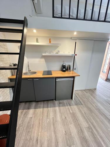 Studio spacieux avec mezzanine - Canal St Martin