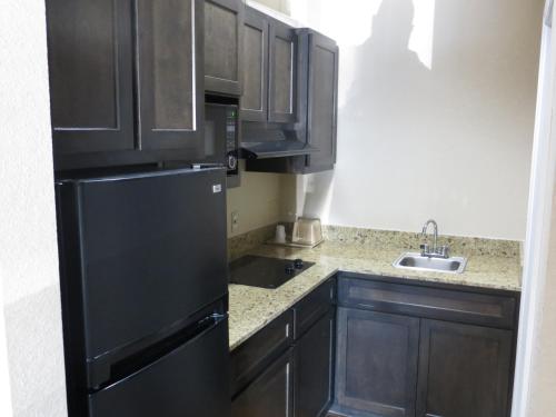 Η κουζίνα ή μικρή κουζίνα στο Scottish Inn & Suites Baytown