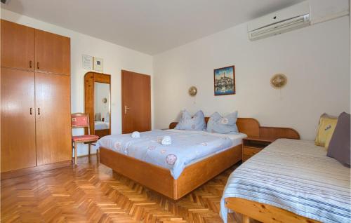 Lovely Apartment In Pula With Wifi