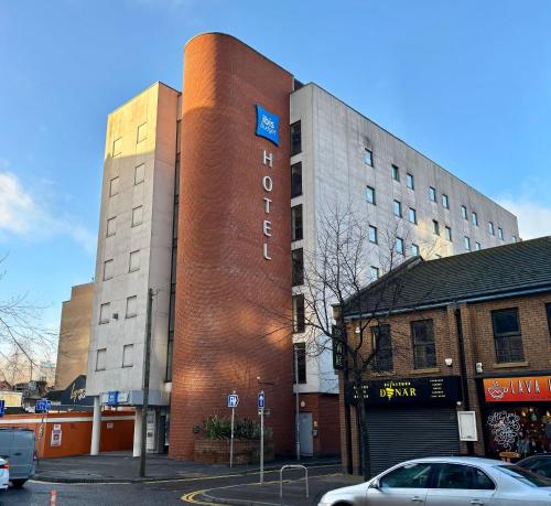 a building with the word hotel on the side of it at ibis budget Belfast City Centre in Belfast