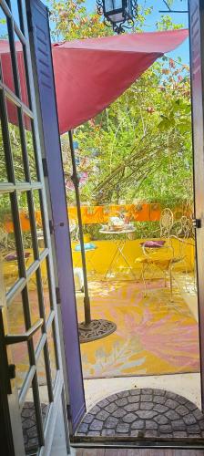 Green house, cosy garden Paris