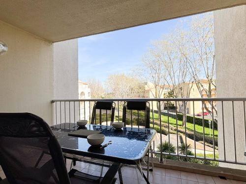 Appartement lumineux avec balcon vue piscine