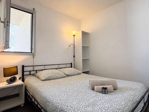 Appartement lumineux avec balcon vue piscine