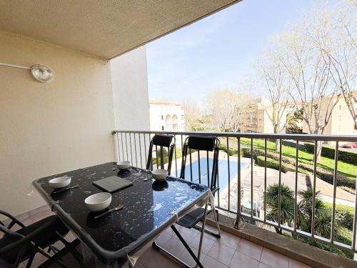 Appartement lumineux avec balcon vue piscine