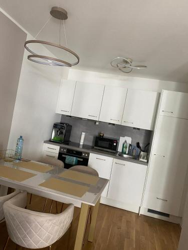 Schöne, moderne Wohnung bei der U Bahn