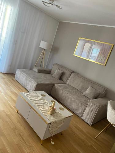 Schöne, moderne Wohnung bei der U Bahn
