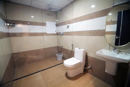 a bathroom with a toilet and a sink at Travlounge Adimali in Chillithodu