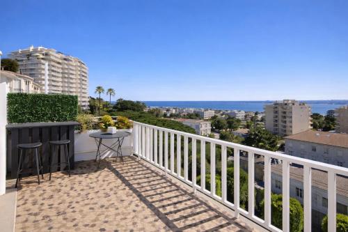 Sea view Luxury apartment pointe croisette