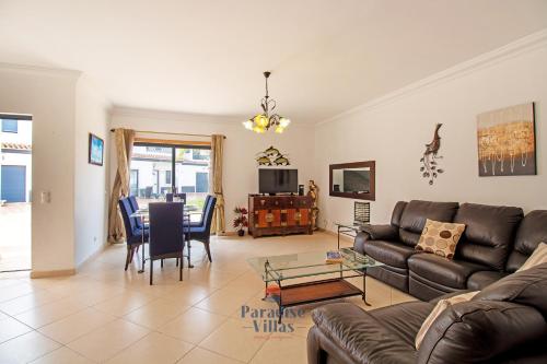 3-Bedroom House with Pool in Albufeira