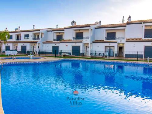 3-Bedroom House with Pool in Albufeira