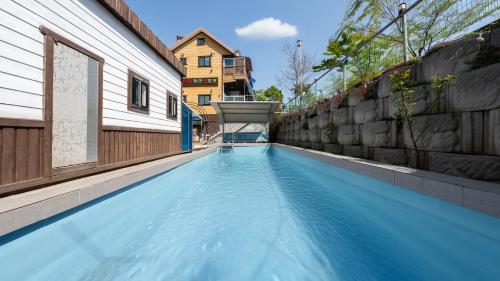 a swimming pool in the middle of a building at Yeongheungdo Rainbow Ocean View Pension in Incheon