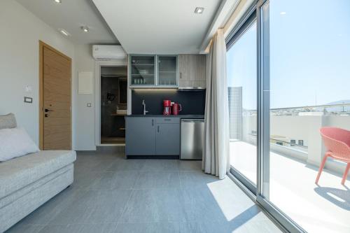 Sky-High Central Penthouse w. Stunning Views - 04