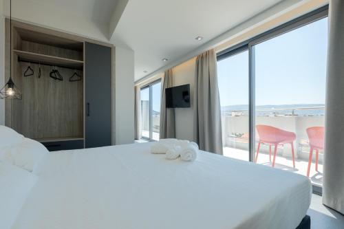 Sky-High Central Penthouse w. Stunning Views - 04
