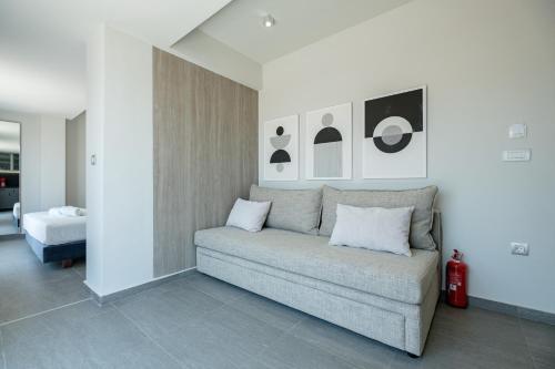 Sky-High Central Penthouse w. Stunning Views - 04