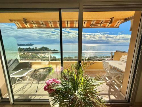 Exceptionnel Sea View- Monaco - 2 apartments joined toghether - 110 m2