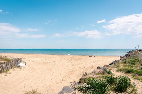 Villa Blue Beach - terrasse - parking - plage - Village Naturiste