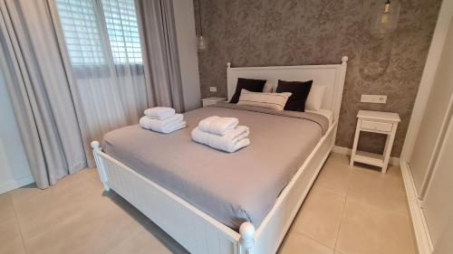 Mara's Apartments Higuerón West - Suncoast Privilege - 3 Community Pools