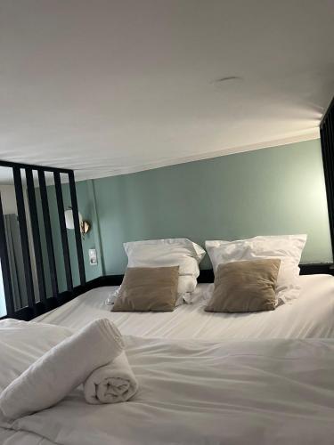 Stylish Studio with Loft Bed - Montmartre Area