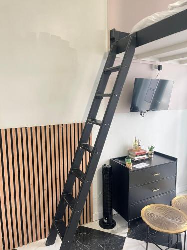 Stylish Studio with Loft Bed - Montmartre Area