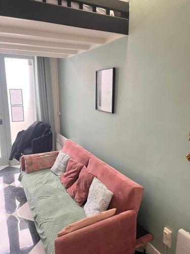 Stylish Studio with Loft Bed - Montmartre Area