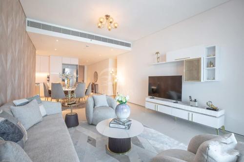 Luxury Apartment with Sea Views & Beach Access