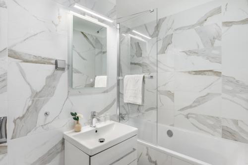 Foto Emerald Downtown Luxury Suites by Continental Group 3