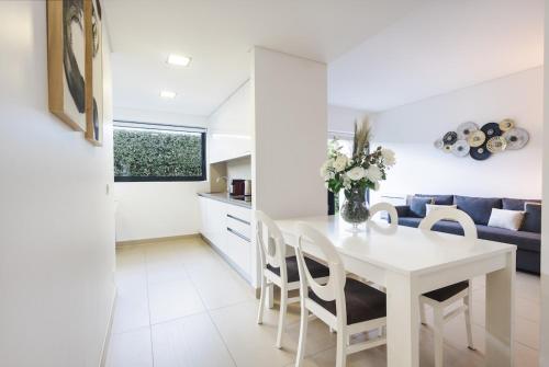 Beach & Swimming Pool - Elegance and Comfort