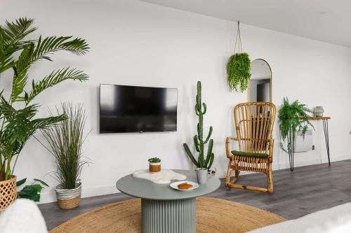 York 3BR Penthouse, Free Secure Parking, Luxury photo 11