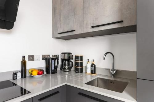 York 3BR Penthouse, Free Secure Parking, Luxury photo 17