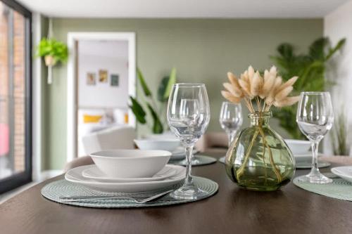 York 3BR Penthouse, Free Secure Parking, Luxury photo 14