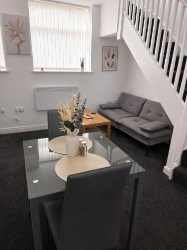 a living room with a table and a couch at Peaceful 1BR Retreat Near Downtown in Manchester