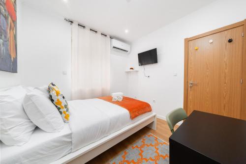 Room With AC and Private WC - Intendente Metro Station
