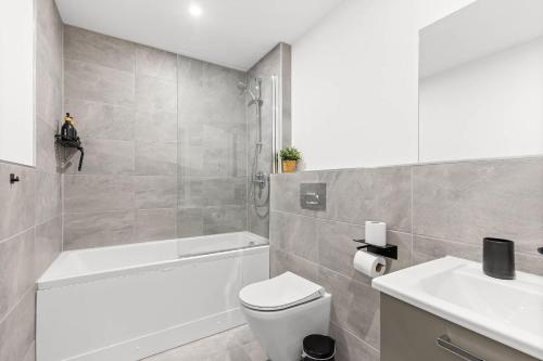 York 3BR Penthouse, Free Secure Parking, Luxury photo 34